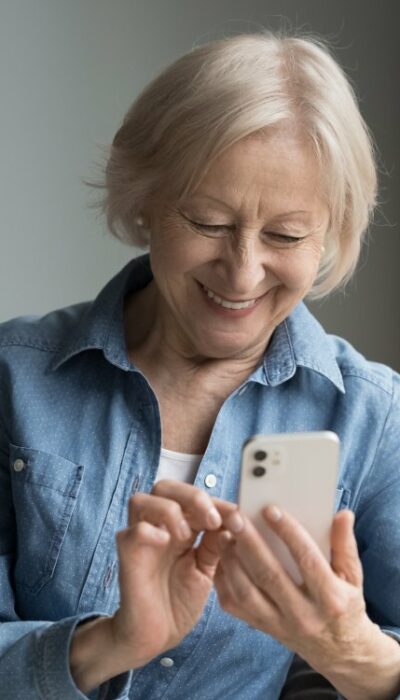 Top senior-friendly cell phone plans and tips to choose