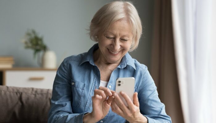 Top senior-friendly cell phone plans and tips to choose