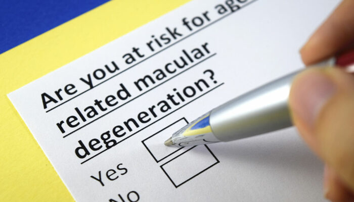 Macular degeneration – Early symptoms and foods that may help prevent it